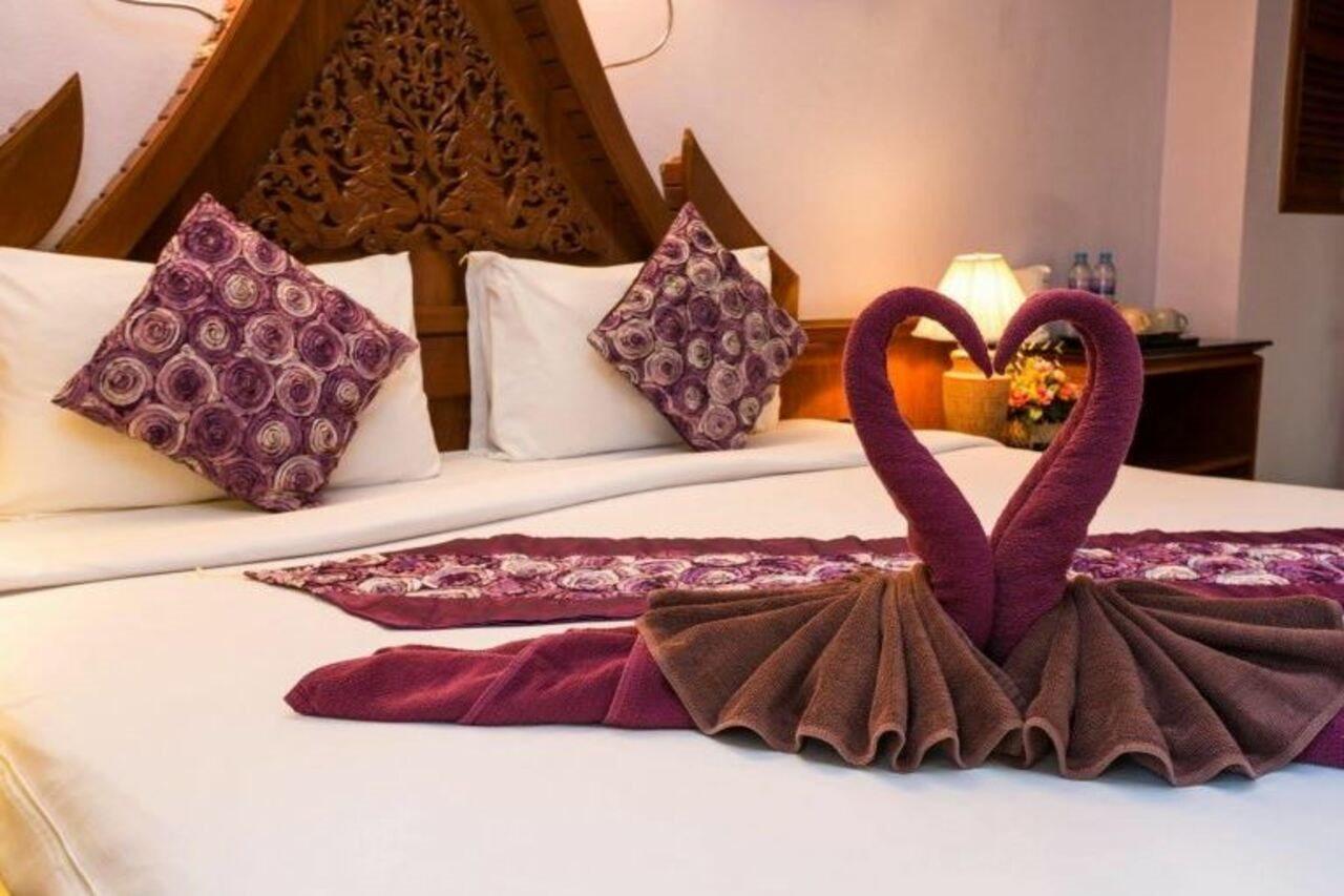 Patong Beach Bed And Breakfast Esterno foto