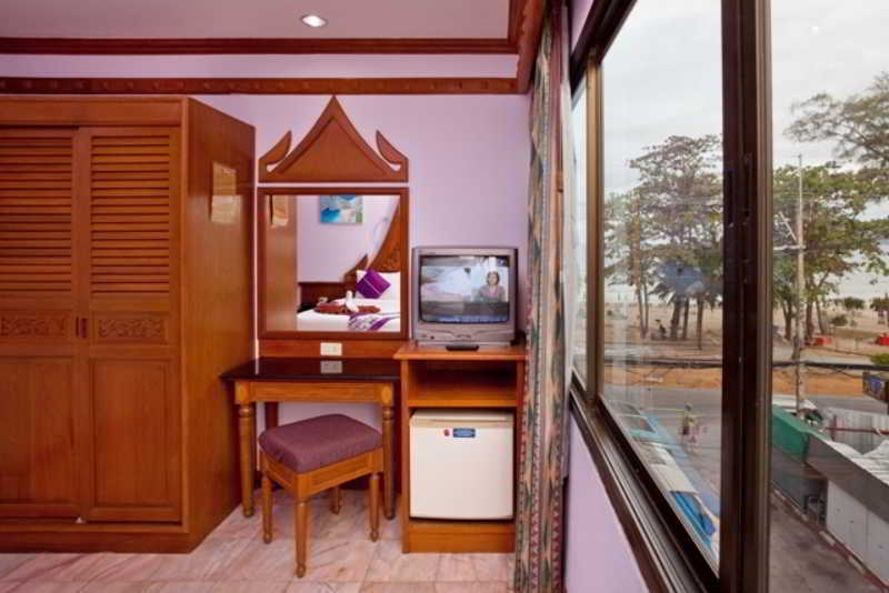 Patong Beach Bed And Breakfast Esterno foto