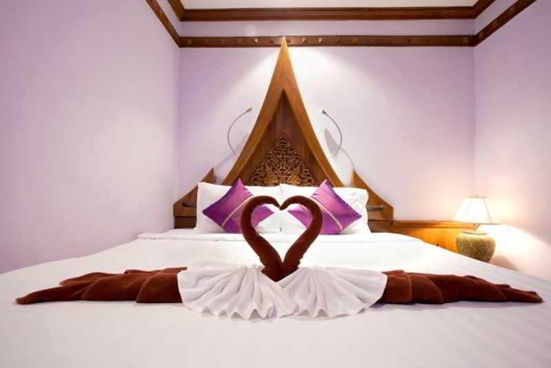 Patong Beach Bed And Breakfast Esterno foto