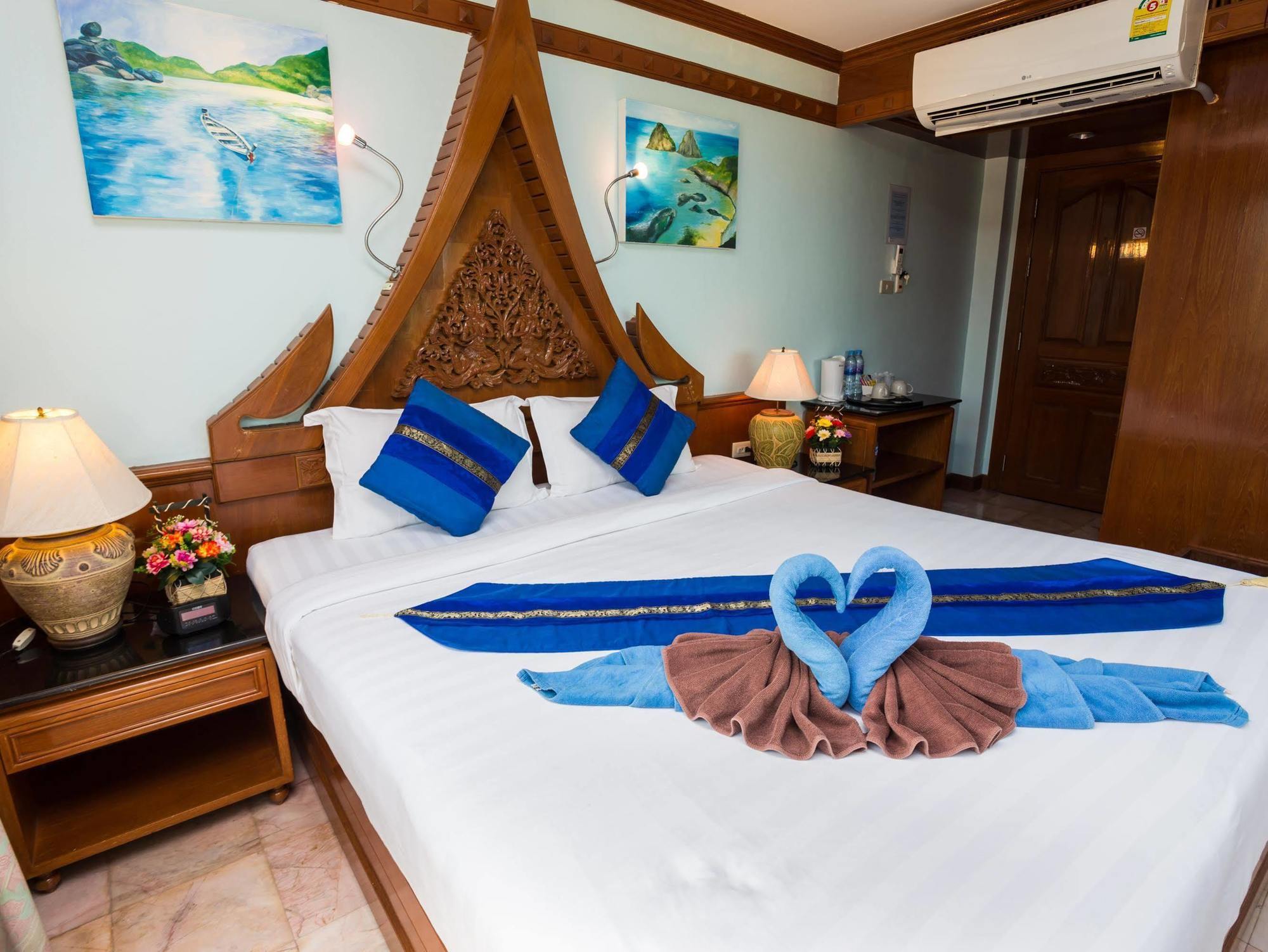 Patong Beach Bed And Breakfast Esterno foto