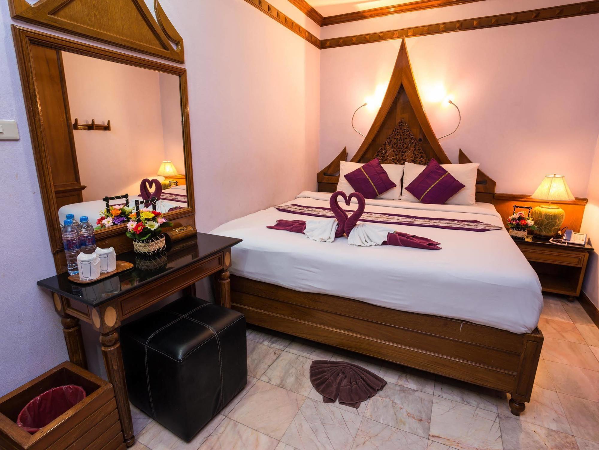 Patong Beach Bed And Breakfast Esterno foto