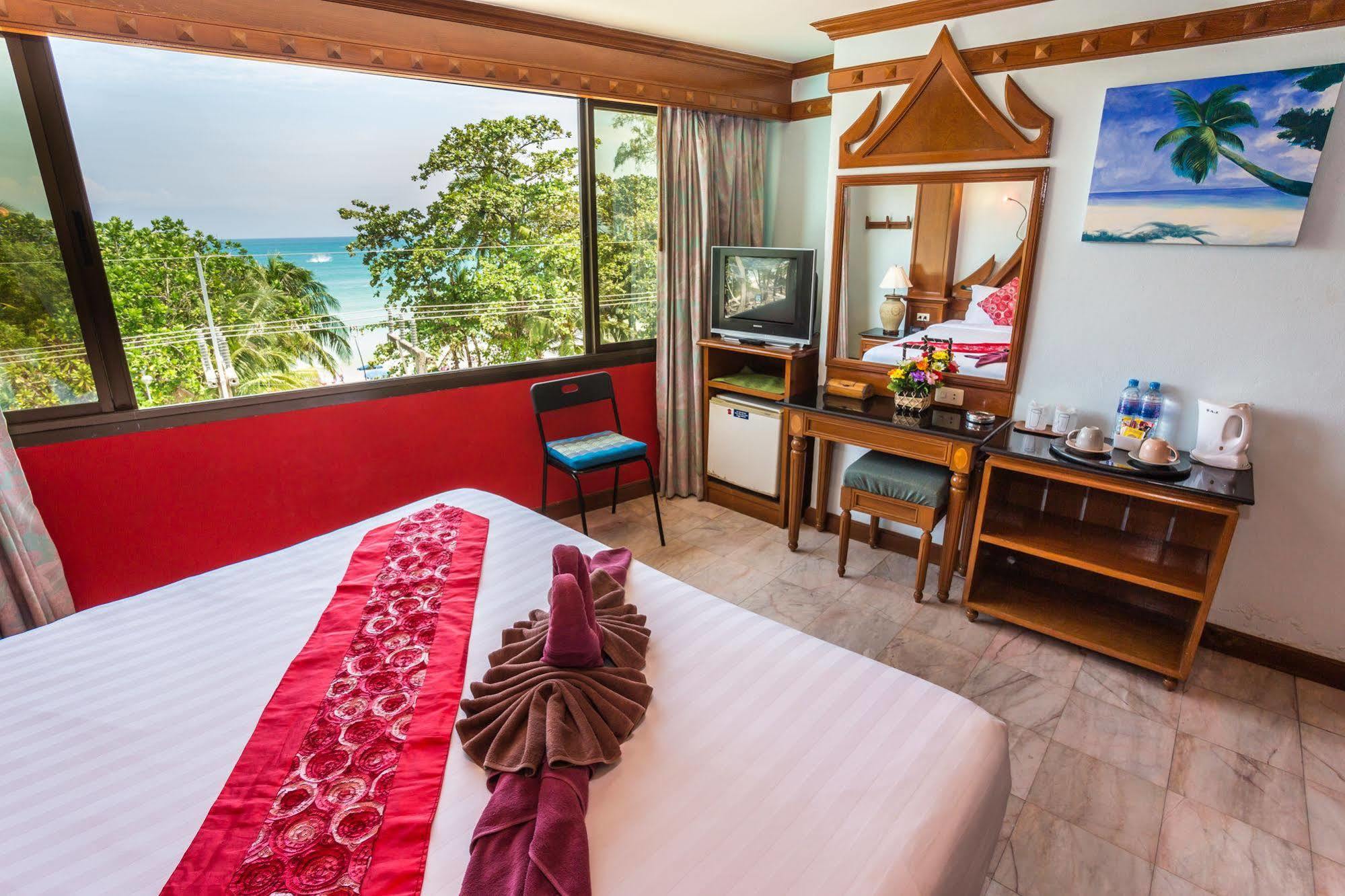 Patong Beach Bed And Breakfast Esterno foto